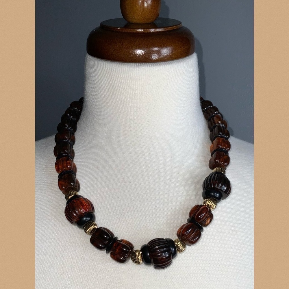 Avon Vintage Brown Lucite & Gold Chunky Bead 20” Necklace & Gold 1.5” Earrings - Picture 8 of 8